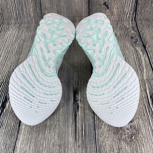 Nike React Infinity Run Flyknit 2 Platinum Tint/Barely Green Wmns 9 CT2423-007 - Picture 2 of 8